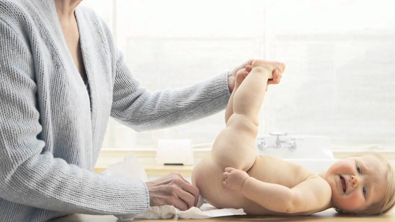 Cómo cambiar los pañales a un bebé paso a paso