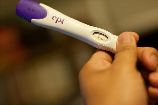 Una broma con un test de embarazo salva la vida a un chico