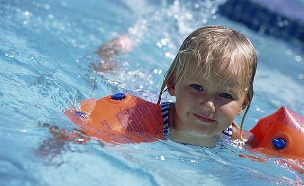 4 consejos para comprar flotadores para los niños