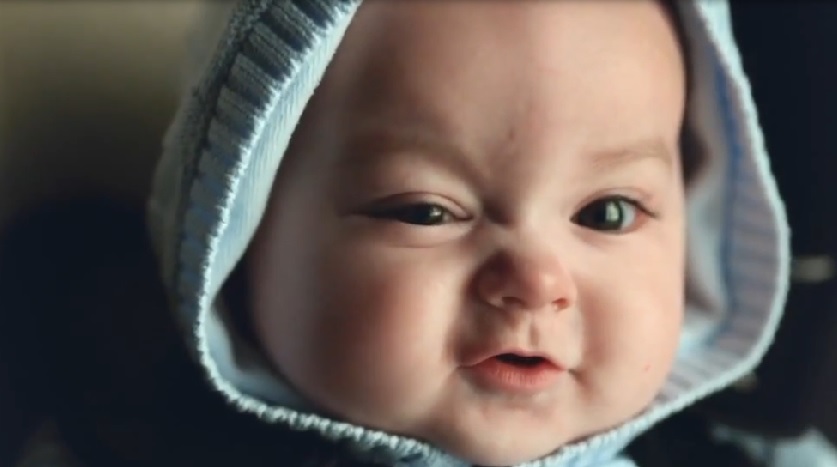 Nuevo viral: la cara de los bebés haciendo caca