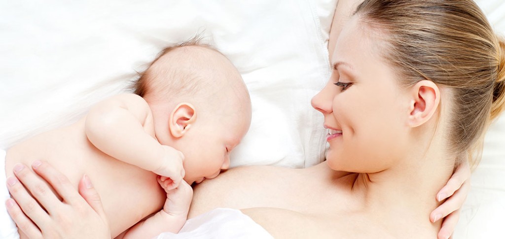 La lactancia es vital en la primera hora de vida del bebé