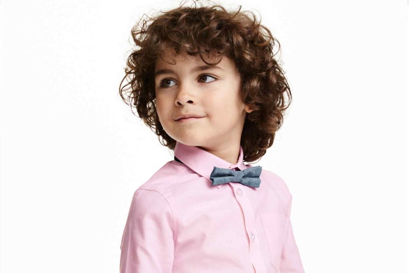 Viste a tu hijo con las prendas navideñas de rebajas en H&M
