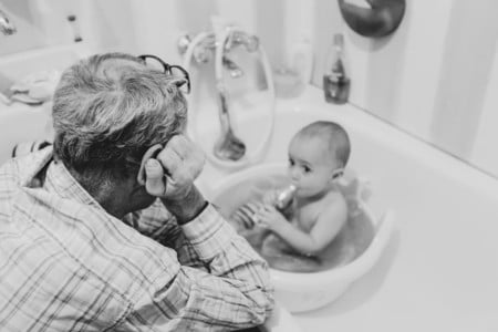 La relación abuelo y nieto a través de una hermosa serie fotográfica