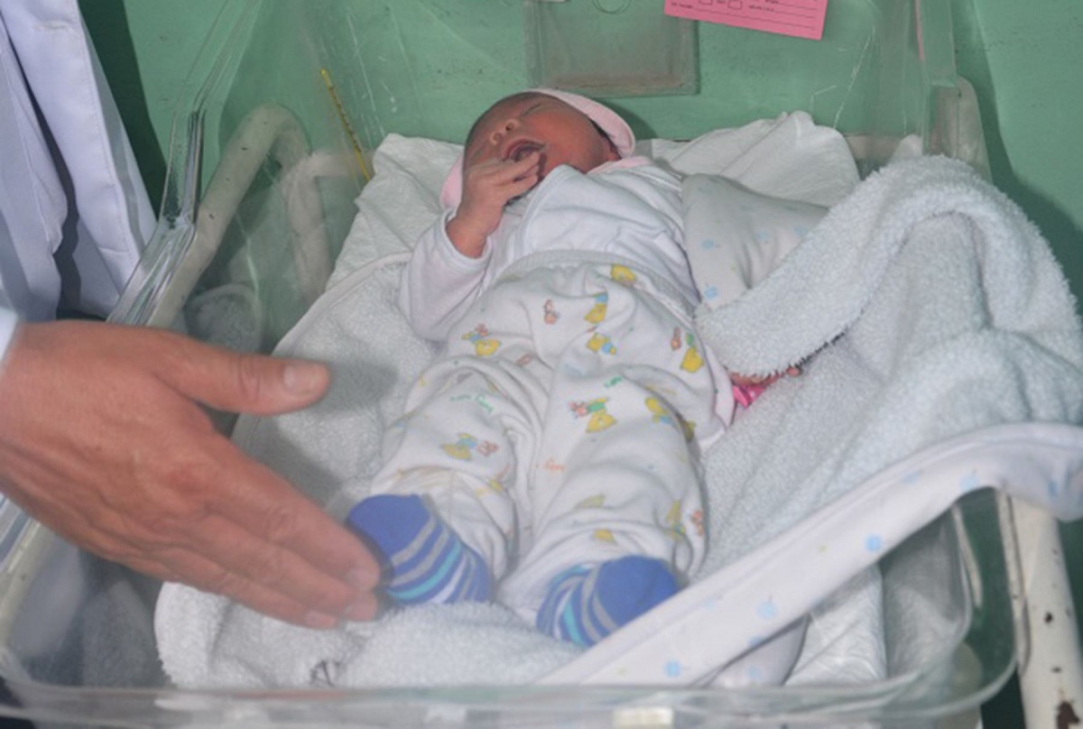 Detenida una mujer por intentar robar varios bebés en hospitales públicos en España