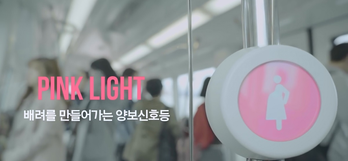 Pink Light o cómo ayudar a las embarazadas que viajan en transporte público