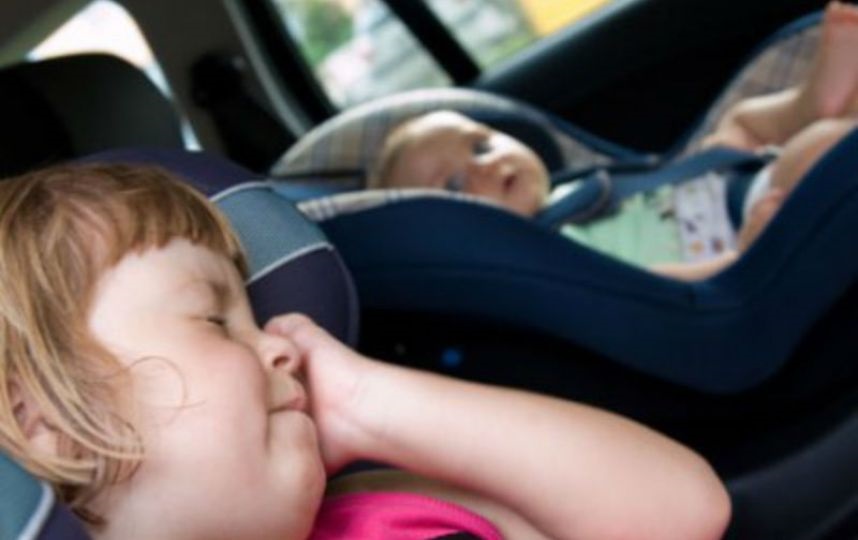 ¿Cómo evitar que los niños se mareen en el coche?