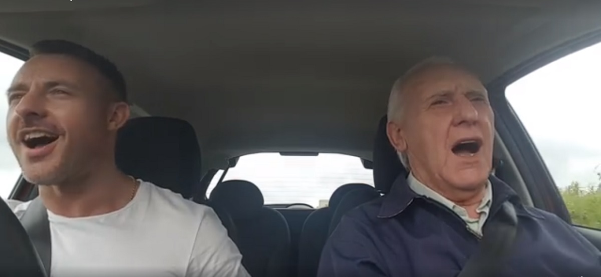 Padre e hijo cantan contra el Alzheimer