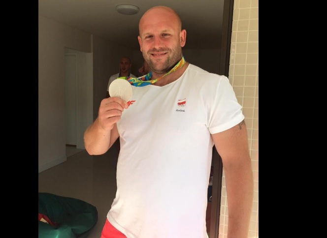 Un atleta subasta la medalla de plata conseguida en Río para ayudar a un niño con cáncer