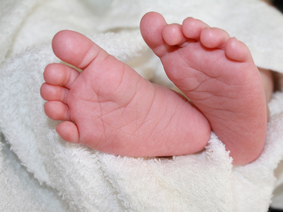Nace el primer bebé del mundo con genes de ¡tres padres!