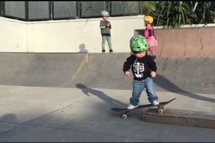 Viral El Bebe De 2 Anos Que Practica Skate