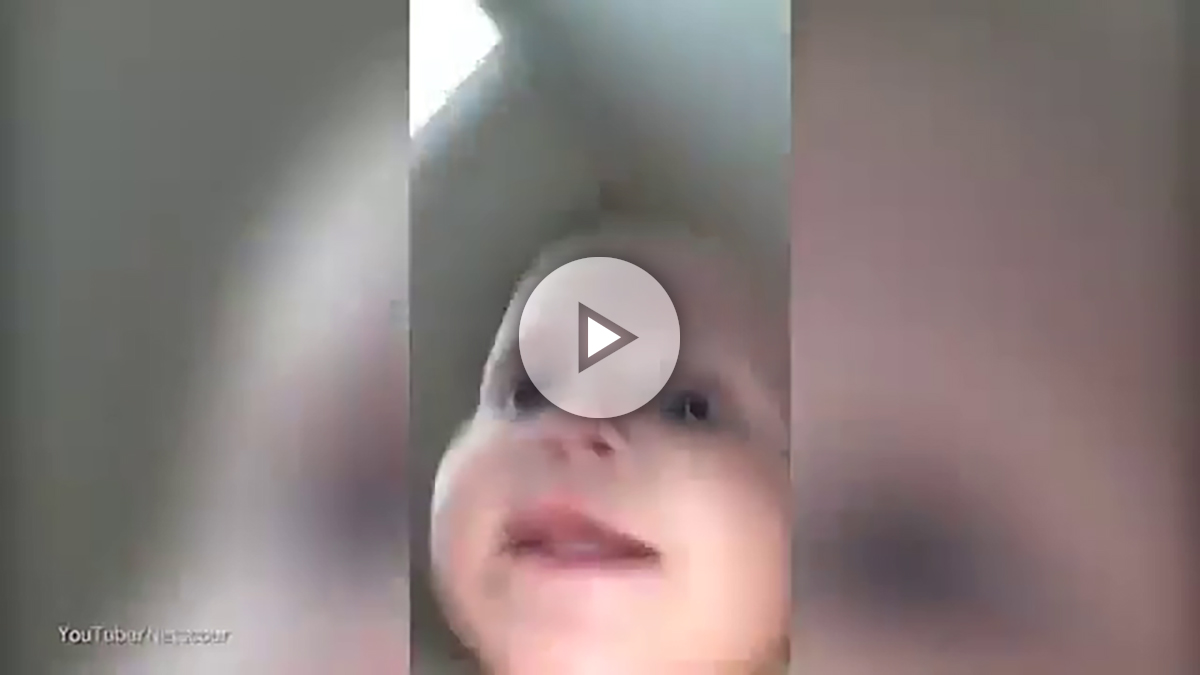 Viral: bebé roba el móvil a su madre y graba cómo huye