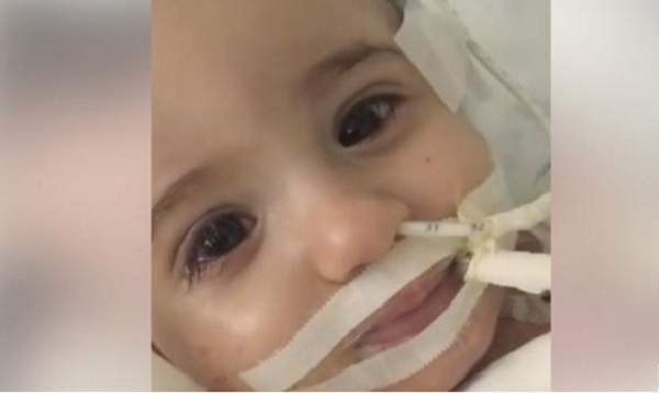 Viral: una bebé en coma despierta cuando los médicos apostaban por desconectarla
