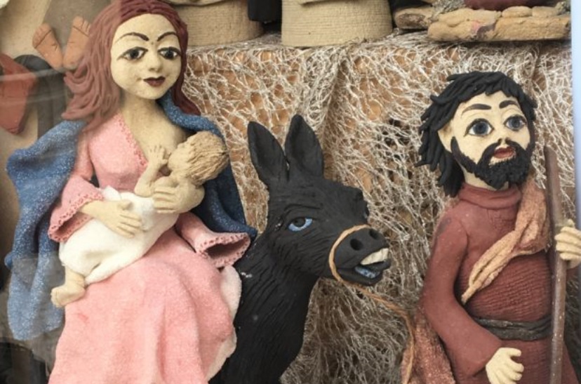 Un belén incluye a la Virgen dando el pecho al niño Jesús y se levanta la polémica
