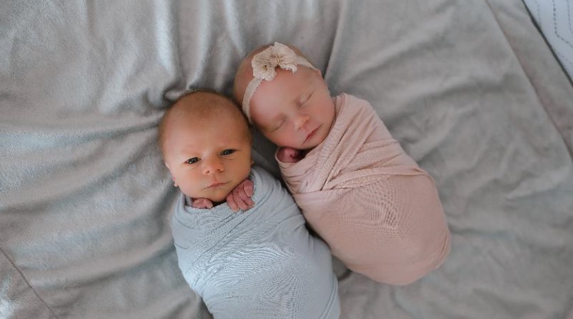 Viral: emotivas fotos de dos gemelos antes de que uno muriera