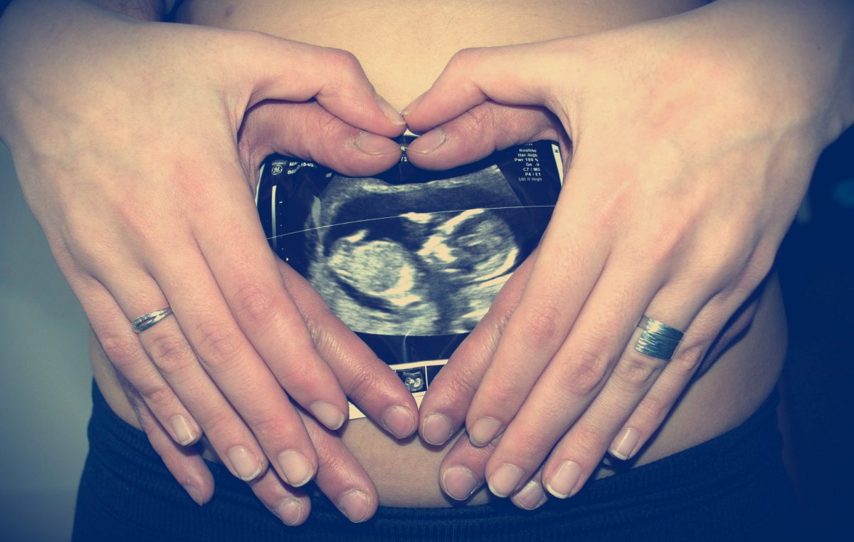 Síndrome de la Covada: tu chico se embaraza al mismo tiempo que tú