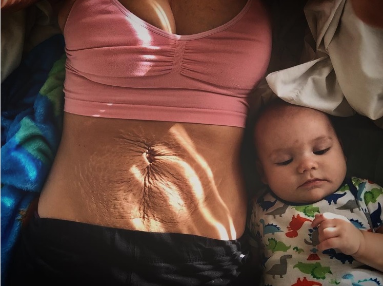 Viral: madre de dos hijos muestra la realidad del postparto