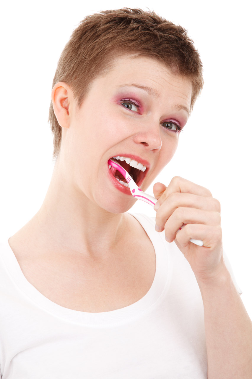 cepillarse bien para cuidar los dientes durante el embarazo