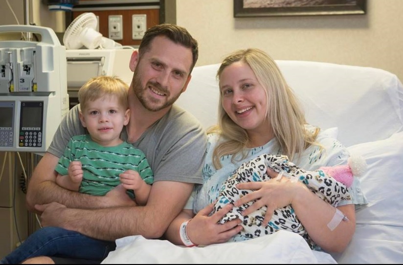 La familia que gestó a su bebé sin cerebro