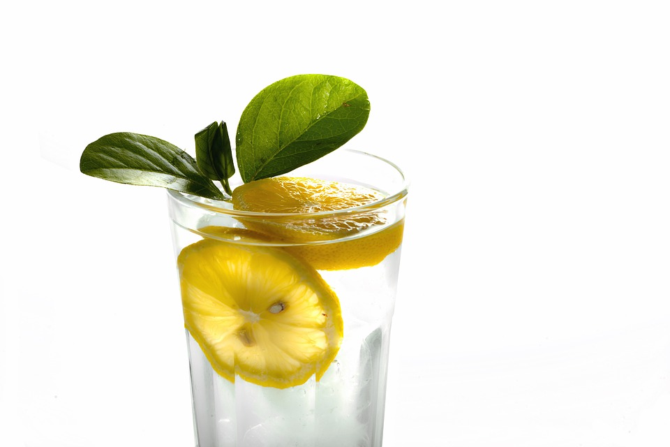 bebidas refrescantes para embarazadas: limonada