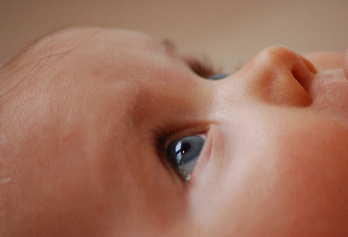 Padre maltrata a su bebé