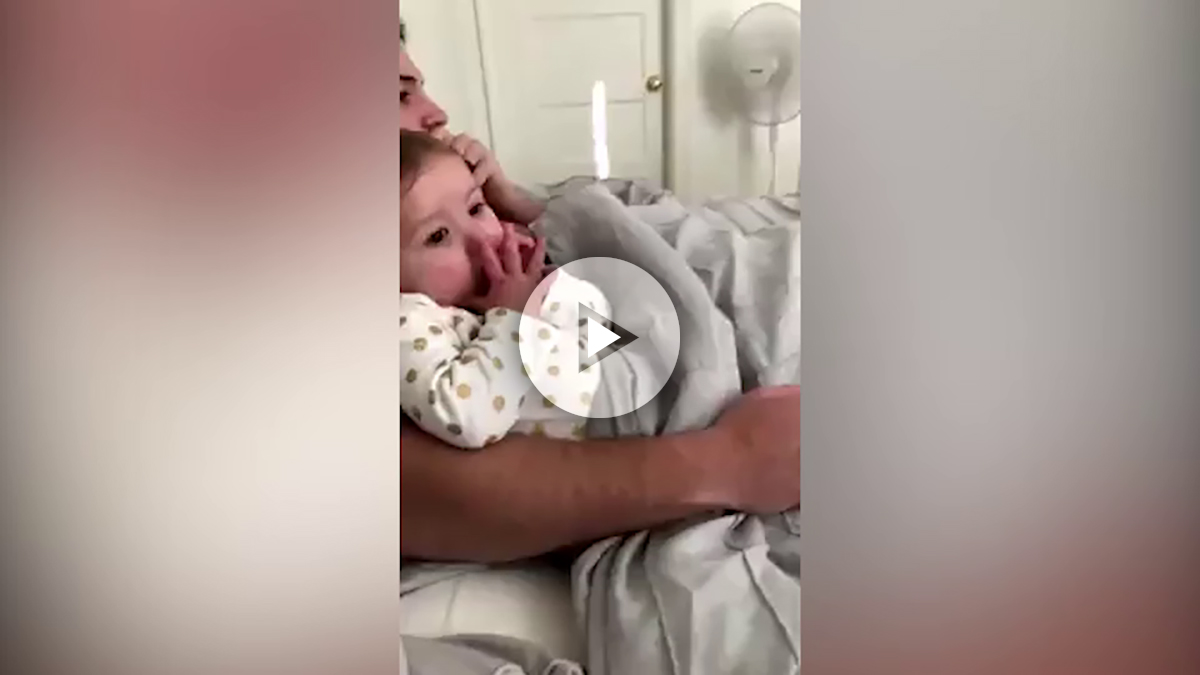 La bebé se pone celosa y despierta tu sonrisa