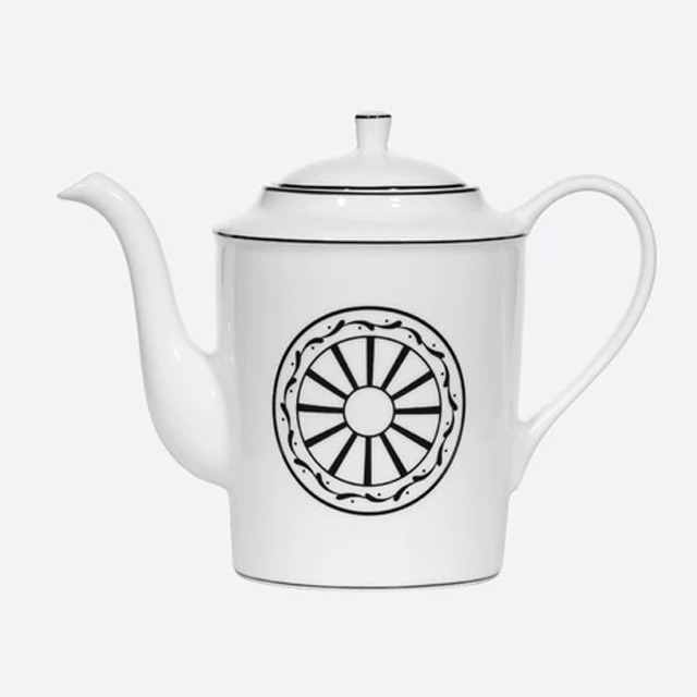 En la imagen, cafetera de Dior. /Foto: Cortes&iacute;a de la marca.