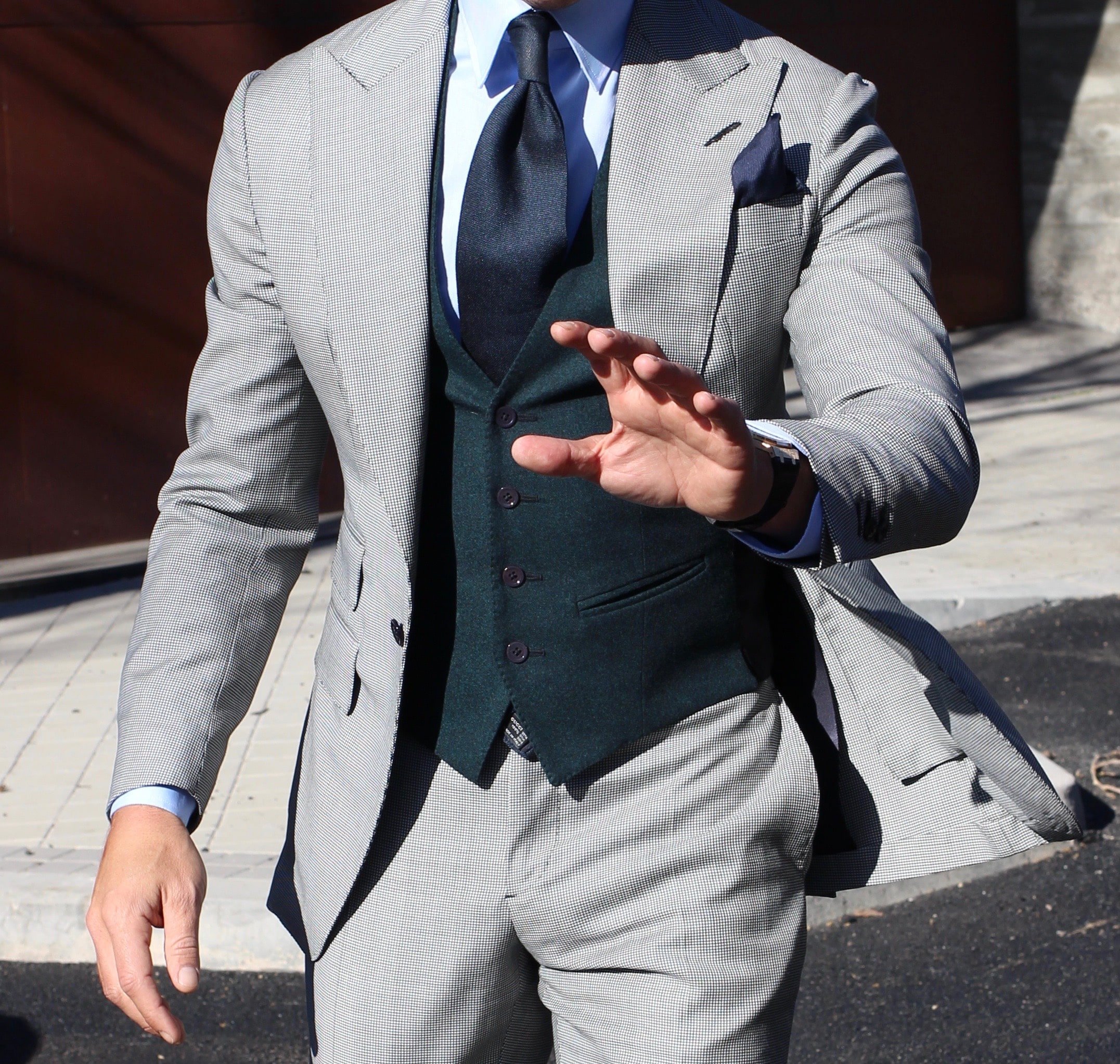 Traje de Absolute Bespoke. /Foto: Cortes&iacute;a de la marca