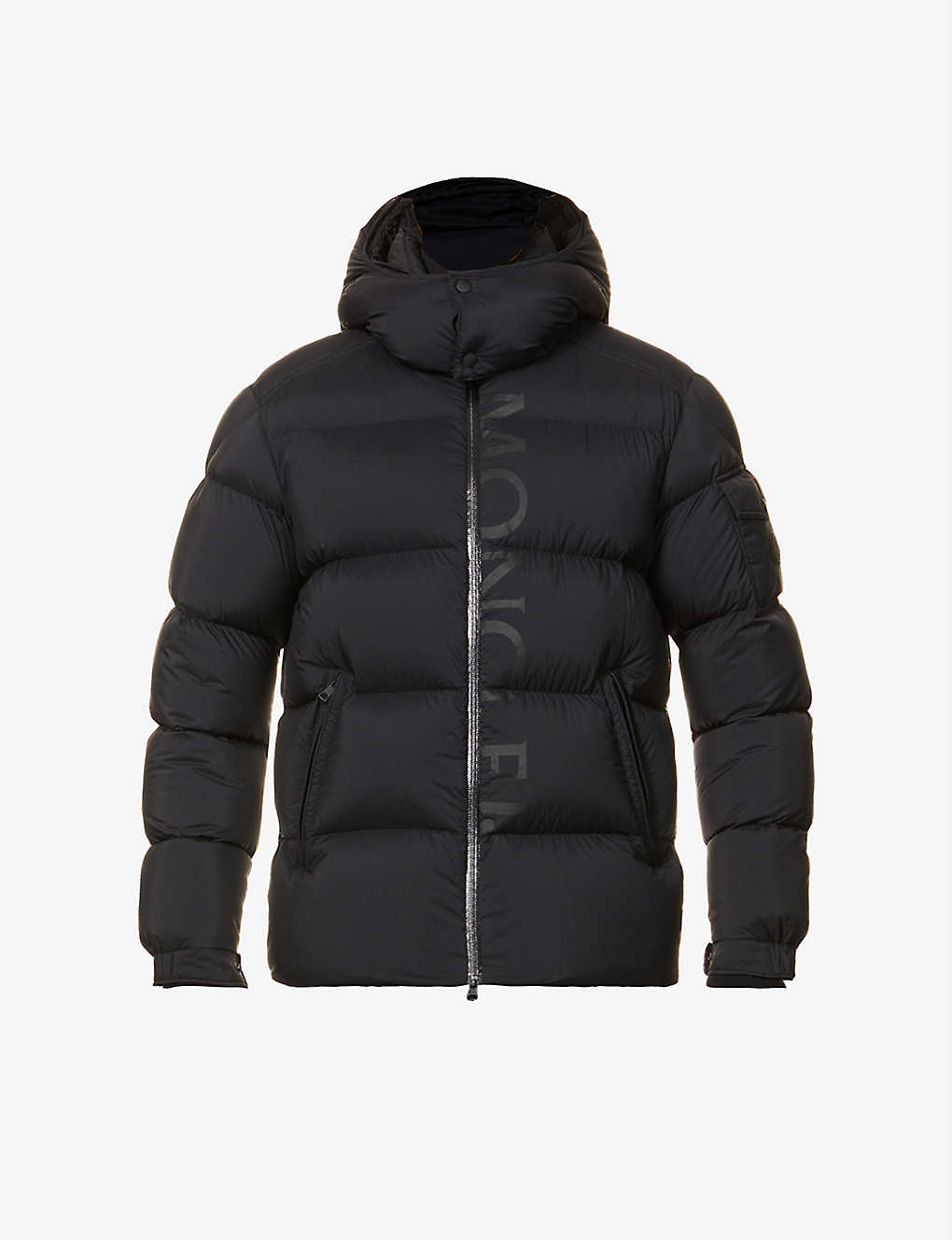 Plumas de hombre de Moncler. /Foto: Cortes&iacute;a de la marca