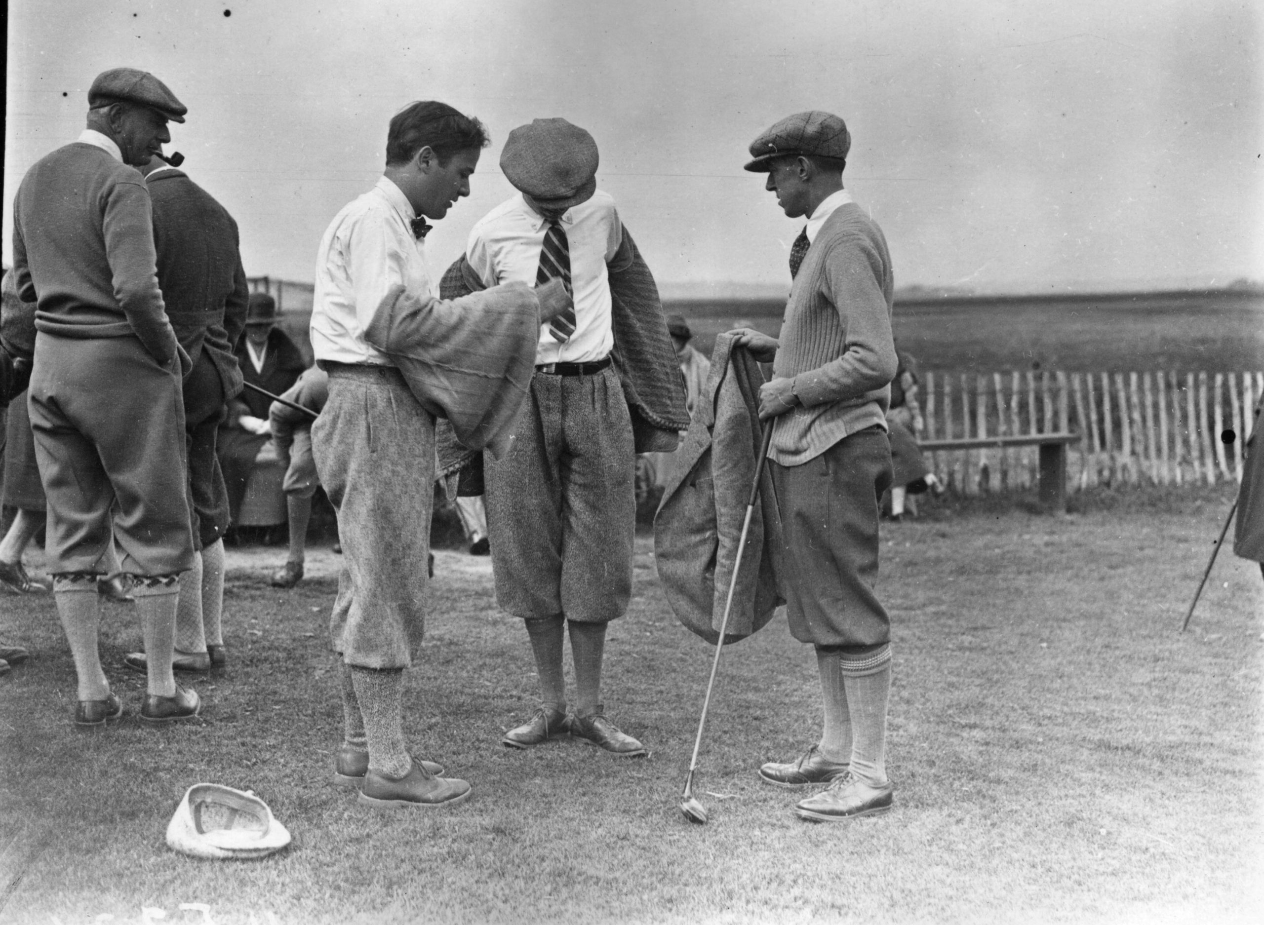En la imagen, miembros de las sociedades de golf de Oxford y Cambridge en 1923. /Foto: Getty