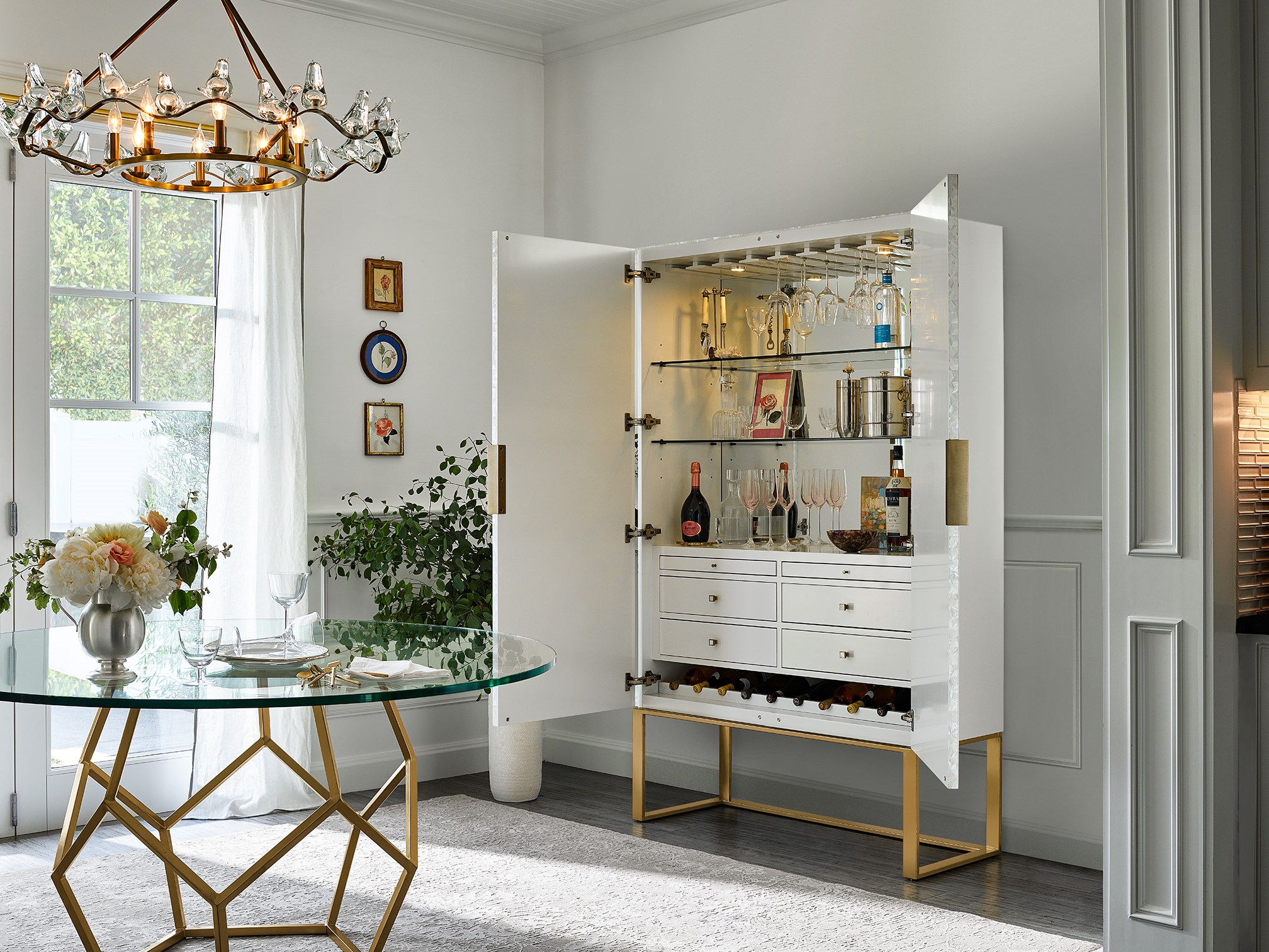 En la imagen, el mueble bar de la casa de Miranda Kerr. /Foto: Cortesía de Universal Furniture.