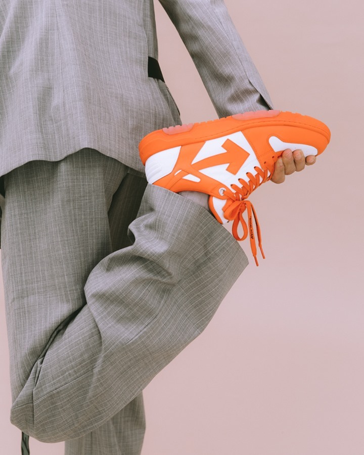 Sneaker en naranja "Out Off Office"