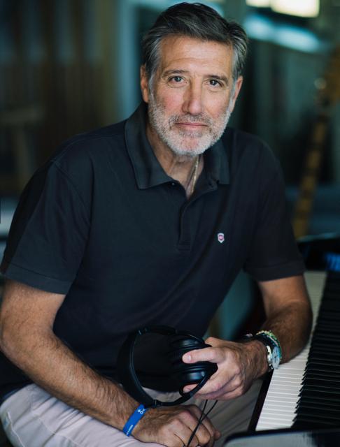 Emilio Aragón en instantánea del interior del libro/ Foto: Daniel Losada
