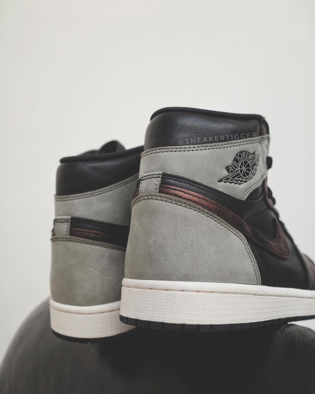 Air Jordan 1 Retro High OG "Shut Shadow".