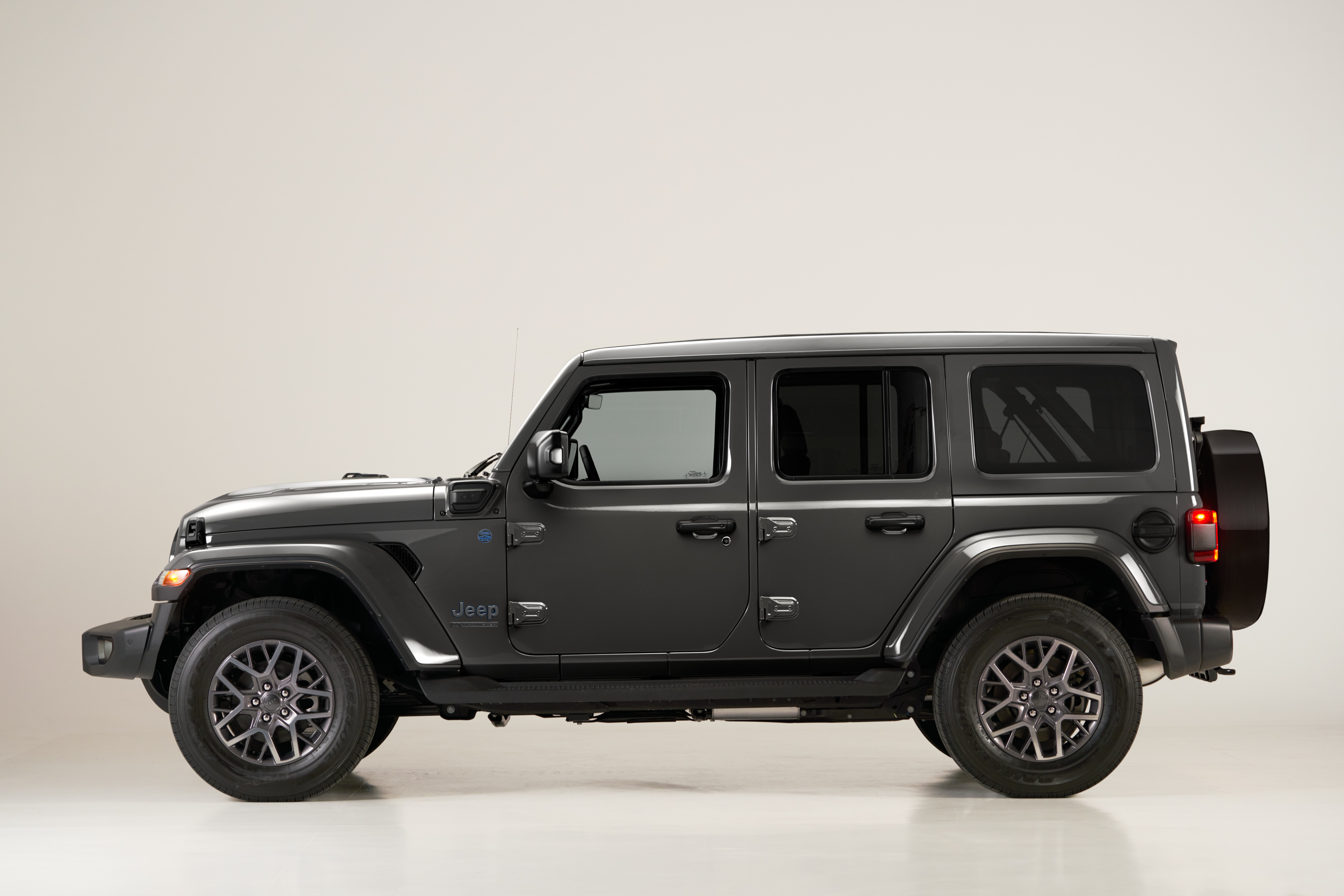 Vista lateral del nuevo Jeep Wrangler. /Foto: Stellantis