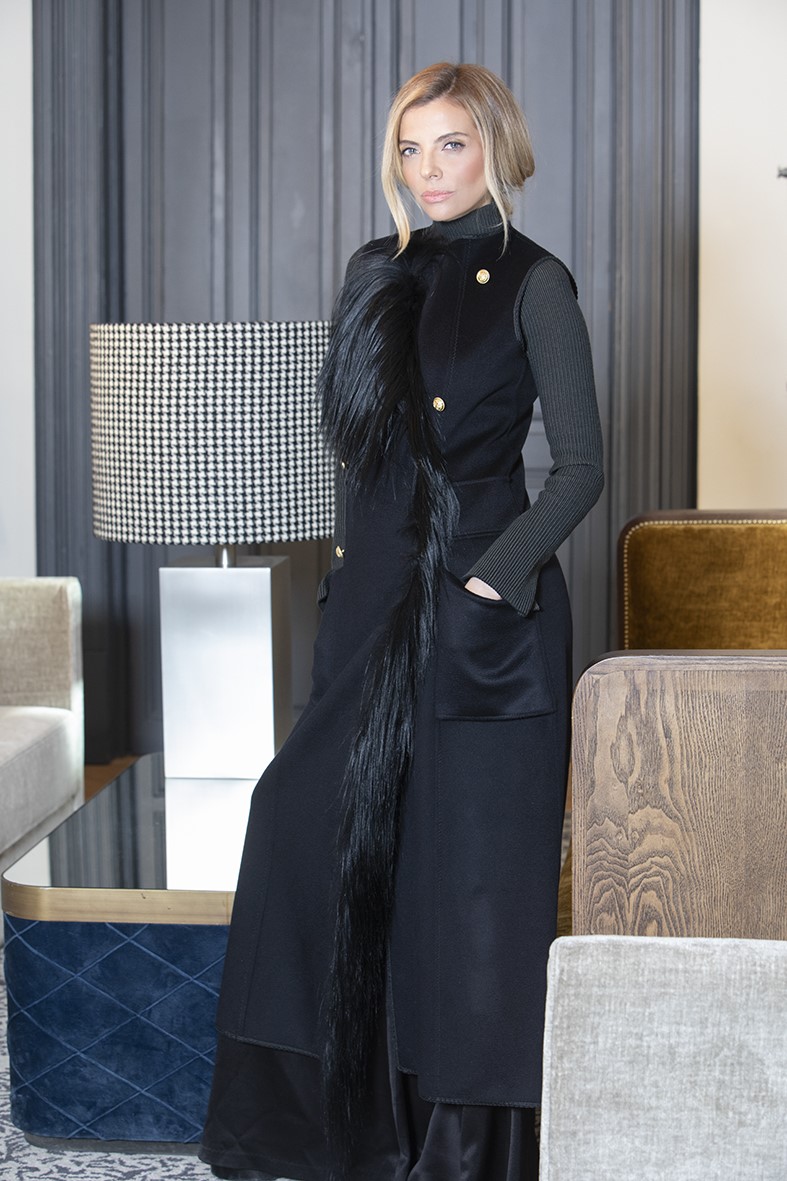 Raquel Oliva con abrigo de Pepe Botella.