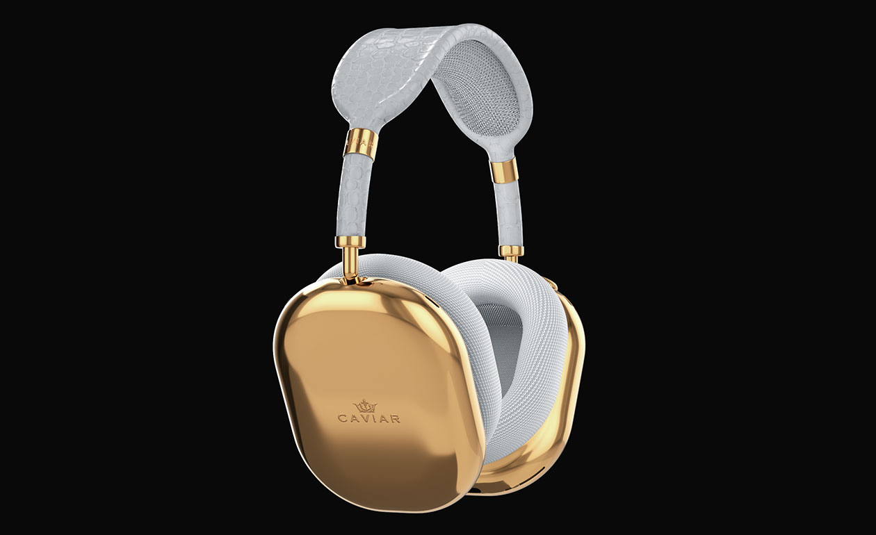 AirPods Max de Caviar en blanco bañados en oro.