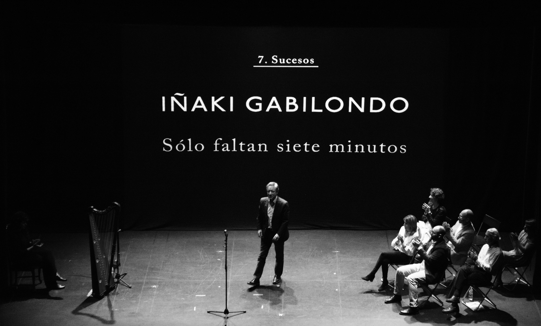 I&ntilde;aki Gabilondo sobre el escenario de Diario Vivo / Foto: Diario Vivo