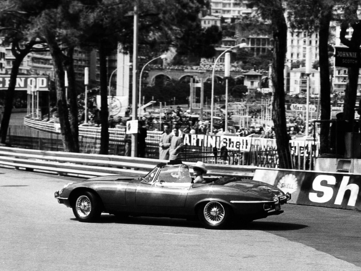Grace Kelly en el Jaguar E-Type. Foto: