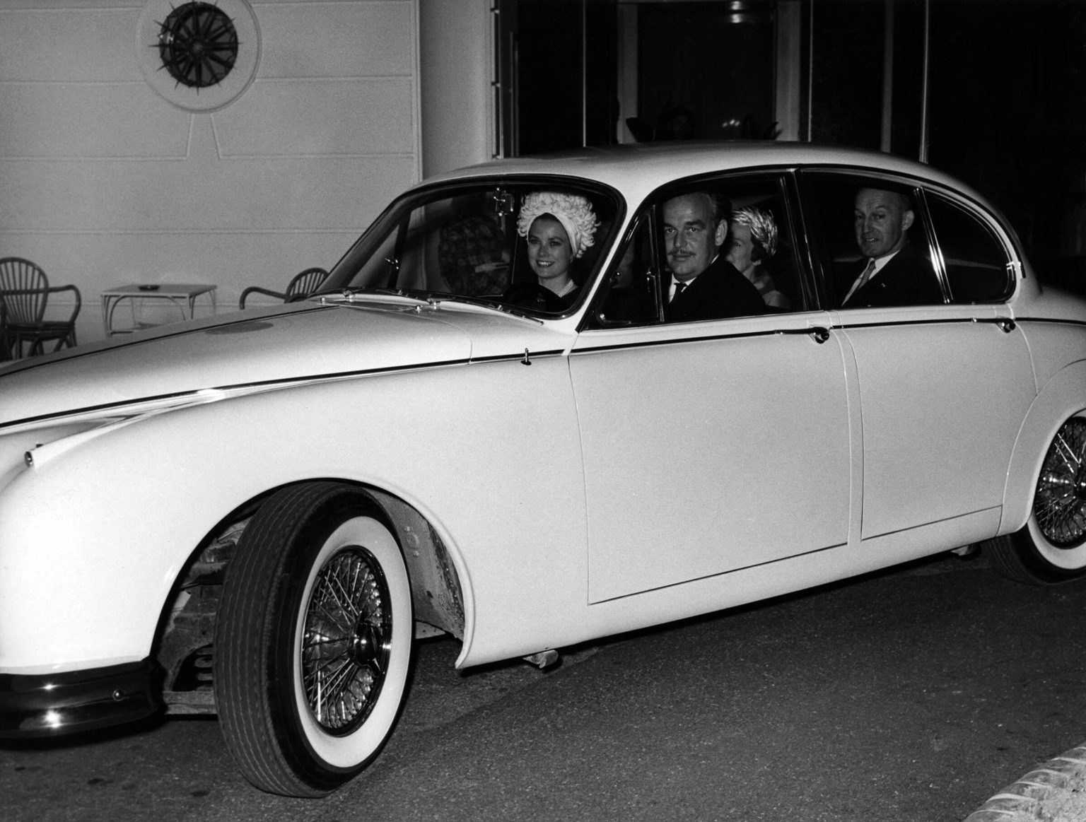Grace Kelly en el Jaguar E-Type. Foto: