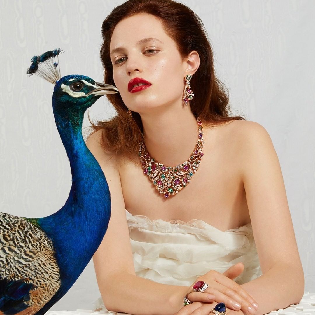 Modelo con collar de Bvlgari. /Foto: Bvlgari