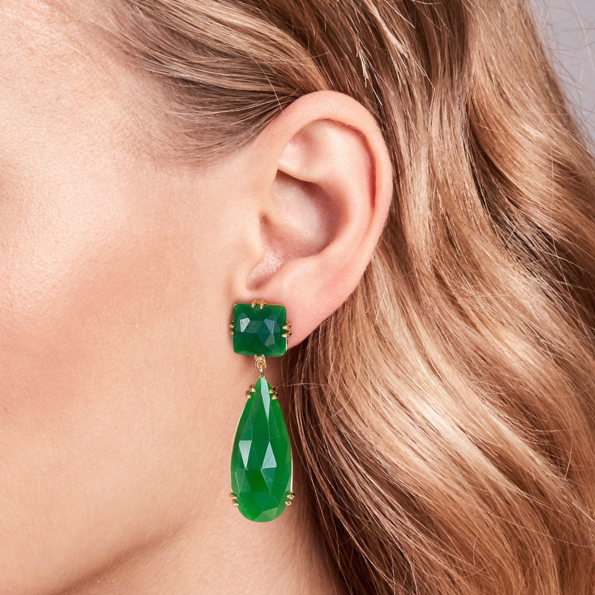 Pendientes de jade verde. / Foto: Rabat