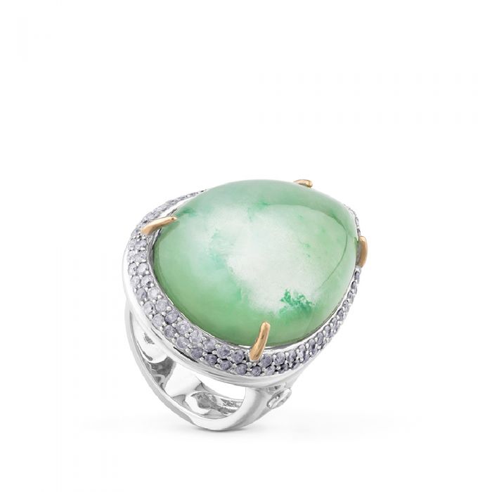 Sortija de oro blanco con doblete de cuarzo verde y n&aacute;car talla marquise y pav&eacute; de diamantes. /Foto: Chocron joyeros