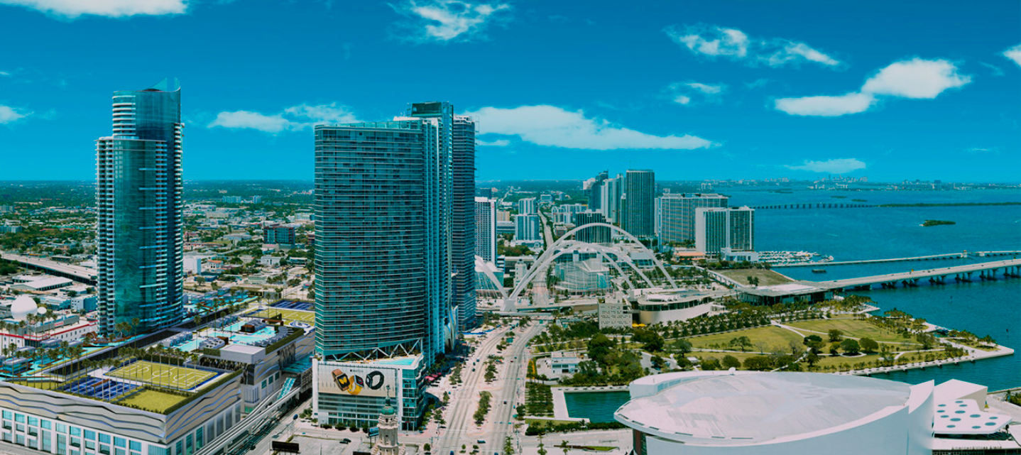Vista norte de Waldorf Astoria.