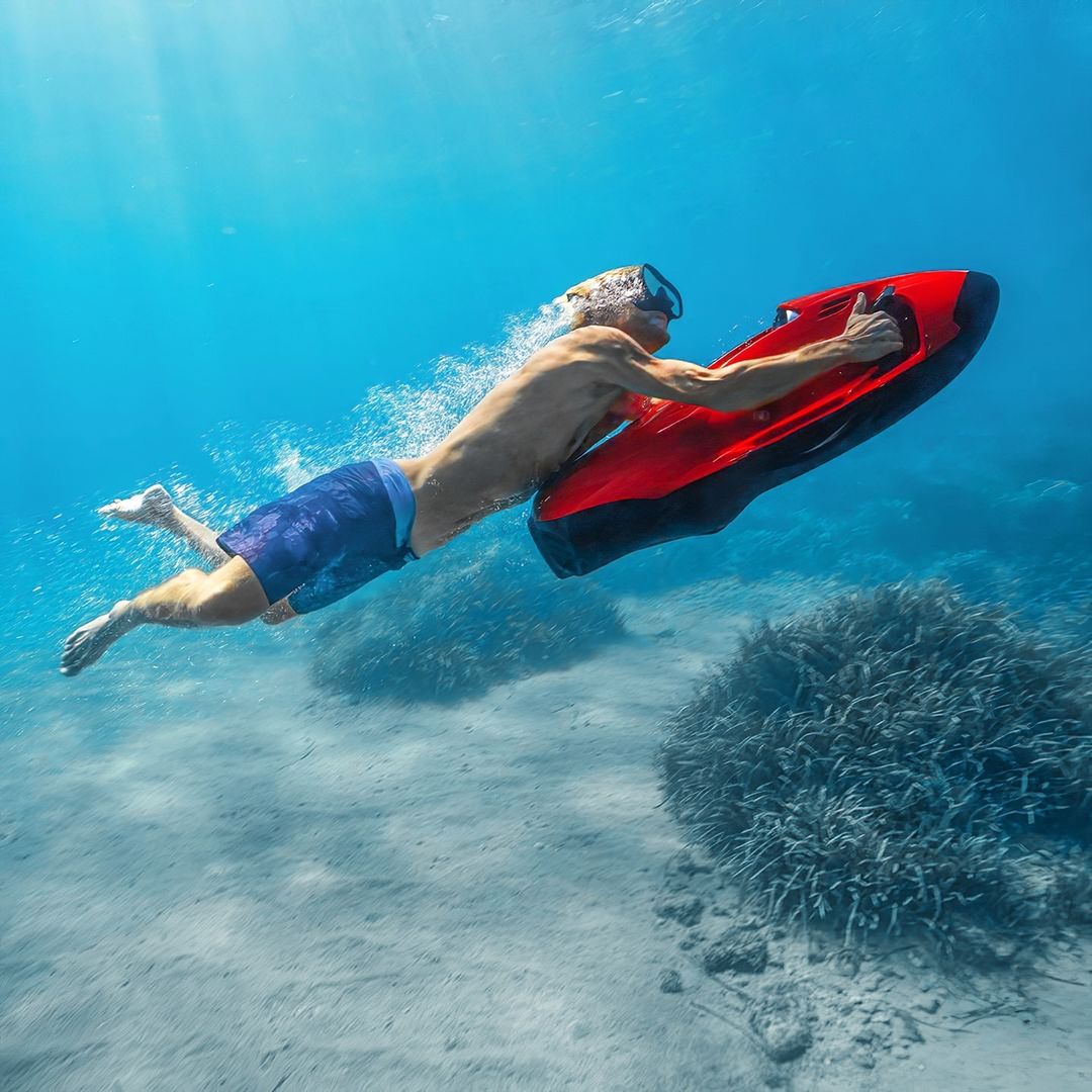 Un hombre bajo el agua / Foto: seabob_official
