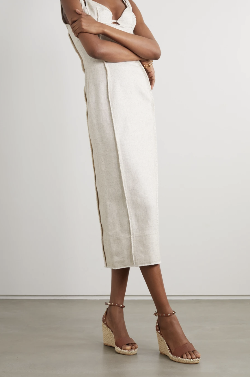 Modelo con alpargatas de tachuelas de Valentino / Foto: Farfetch