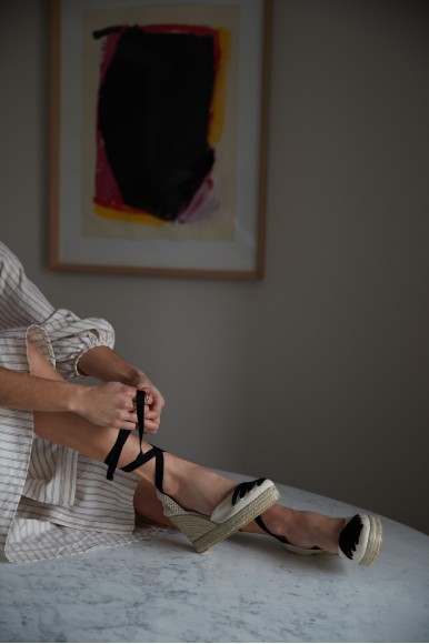 Modelo con alpargatas / Foto: Mint and Rose