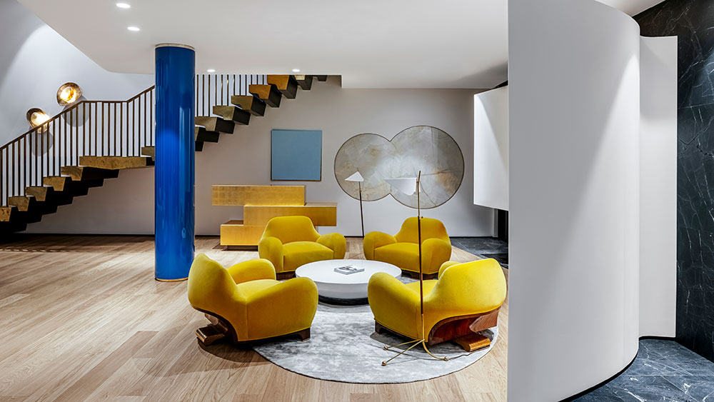 Muebles de Achille en la mansi&oacute;n en Lakeview Drive
