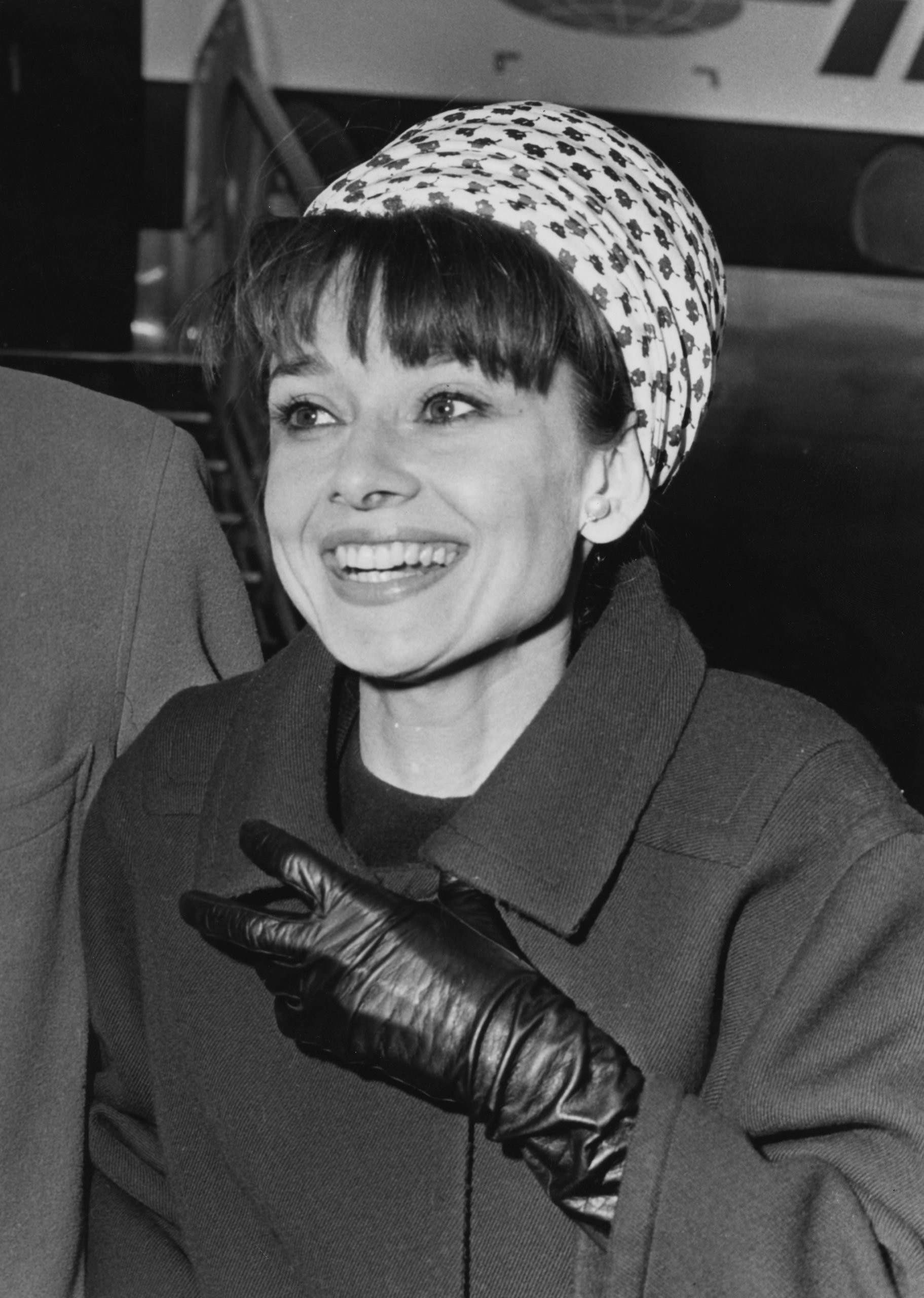 Audrey Hepburn en el aeropuerto de Londres en 1964 / Foto: Getty Images