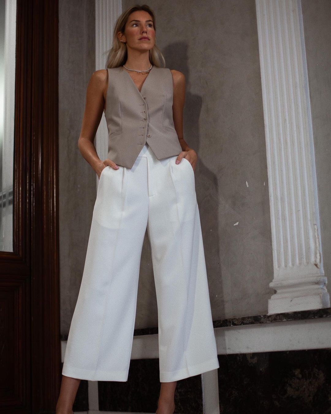 Sleeveless blazer