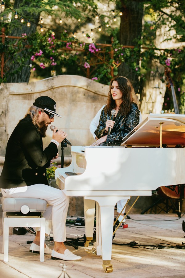 Carlota Casiraghi canta para Chanel